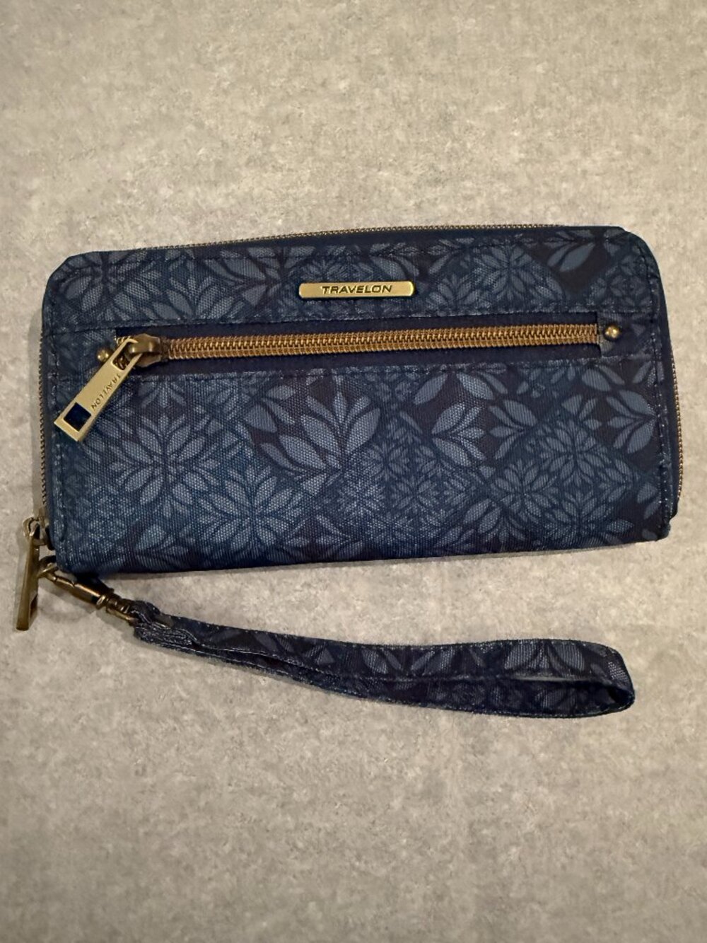 NEW LOW PRICE! Travelon RFID Blocking Double Zip Wallet NWOT